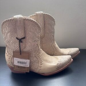 New beautiful Azulado boots